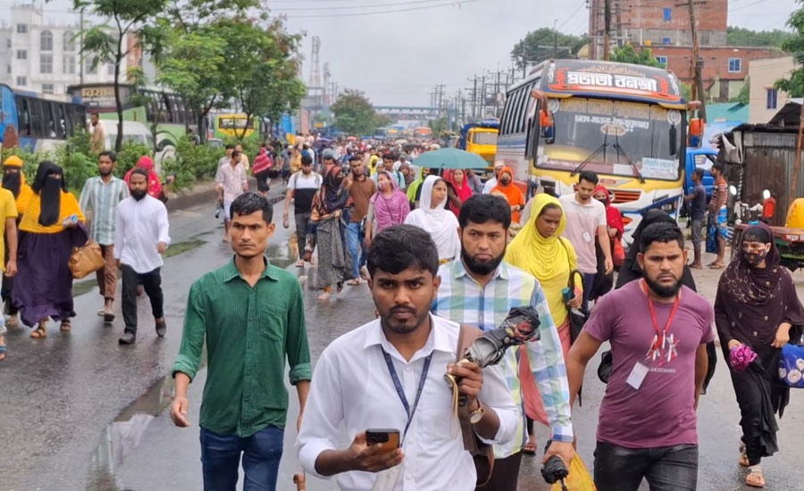 পরিবহন শ্রমিকদের মারধর ও চাঁদাদাবির অভিযোগে মহাসড়ক অবরোধ