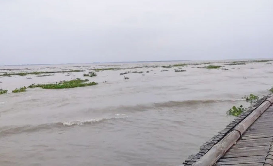 কুড়িগ্রামে ক‌য়েক‌দি‌নের টানা বৃ‌ষ্টি এবং উজান থেকে নেমে আসা পানিতে বিভিন্ন নদীর পানি বৃদ্ধি