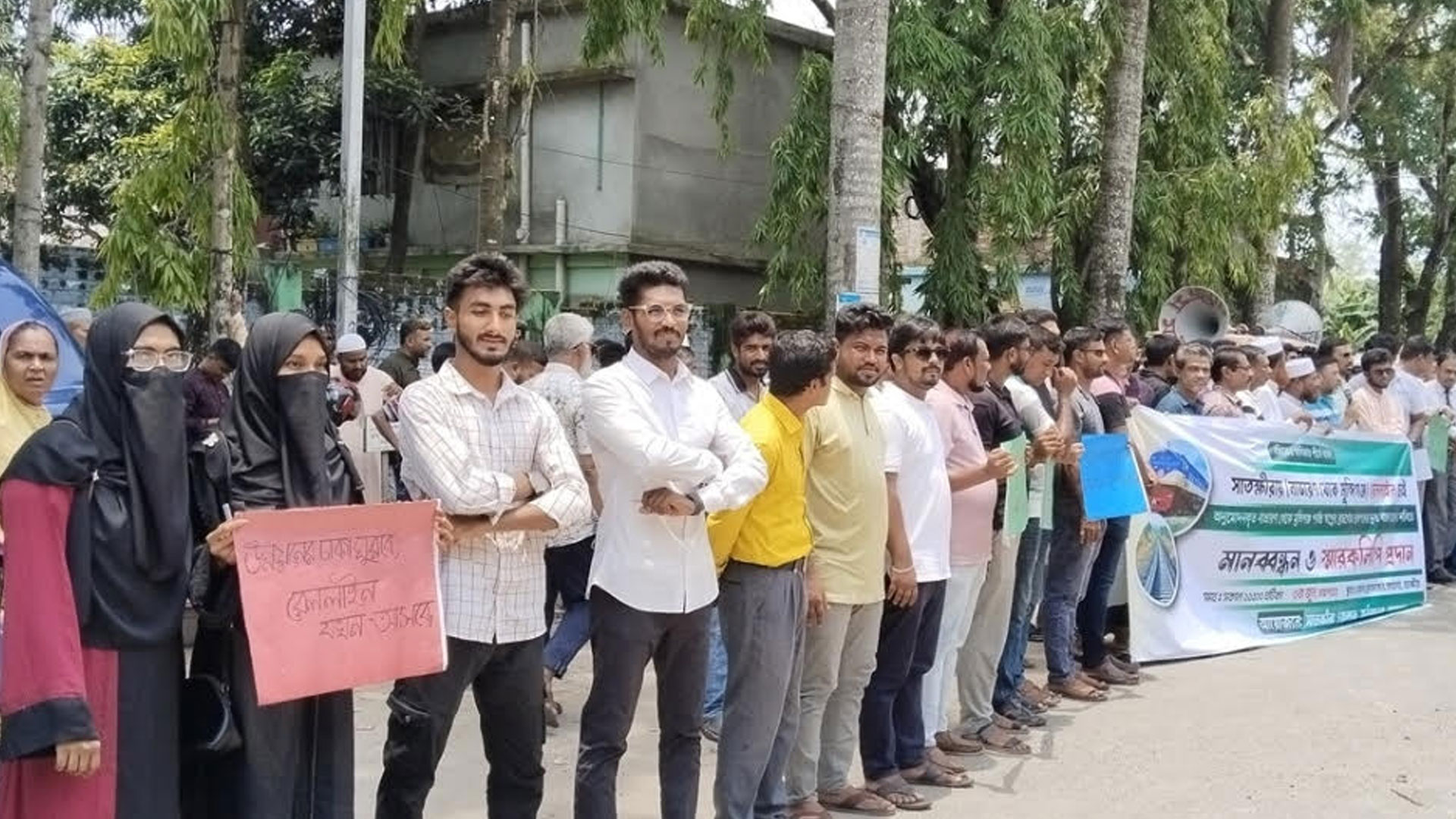সাতক্ষীরায় নাভারন-মুন্সিগঞ্জ  রেলপথ বাস্তবায়নের দাবিতে মানববন্ধন 