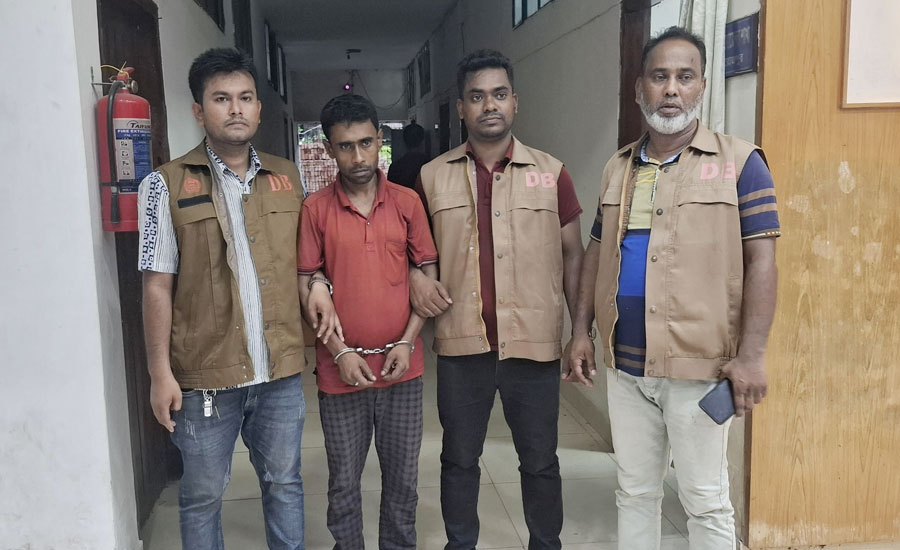 পিরোজপুরে ২,৩৭৪ পিস ইয়াবা সহ এক মাদক ব্যবসায়ী গ্রেপ্তার