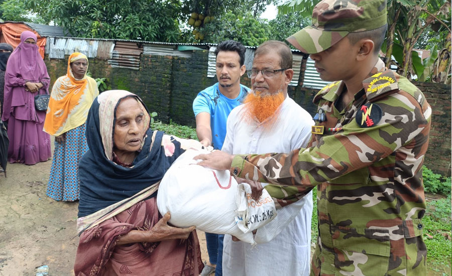 পানছড়িতে পবিত্র ঈদ-উল-আযহা উপলক্ষ্যে সেনাবাহিনীর ঈদ উপহার বিতরণ