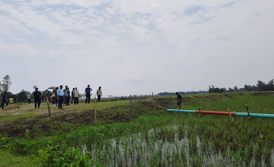 মাধবপুরে অবৈধ বালু উত্তোলনের বিরুদ্ধে মোবাইল কোর্টের অভিযান, ড্রেজার মেশিন ও পাইপ জব্দ