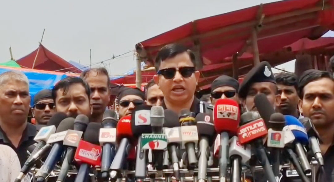 গরুর হাটে চাঁদাবাজি বন্দে র‌্যাবের অভিযান অব্যাহত - লে.কর্ণেল সাজ্জাদ হোসেন