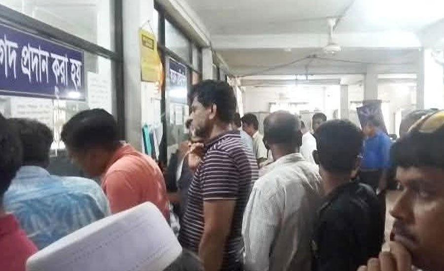 সোনালী ব্যাংক রামগঞ্জ শাখায় গ্রাহক ভোগান্তি চরমে