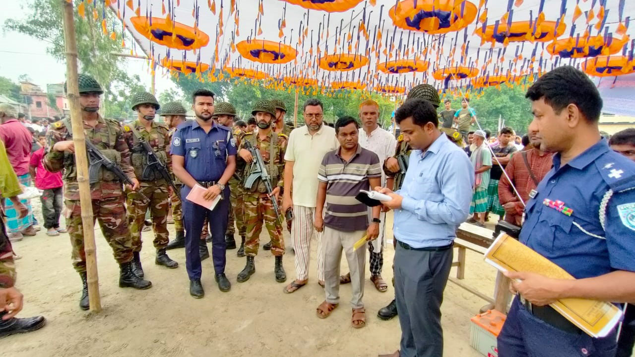 উলিপুর হাটে টোল আদায় রশিদে মূল্য নির্ধারণ না থাকায় ৫০ হাজার টাকা জরিমানা