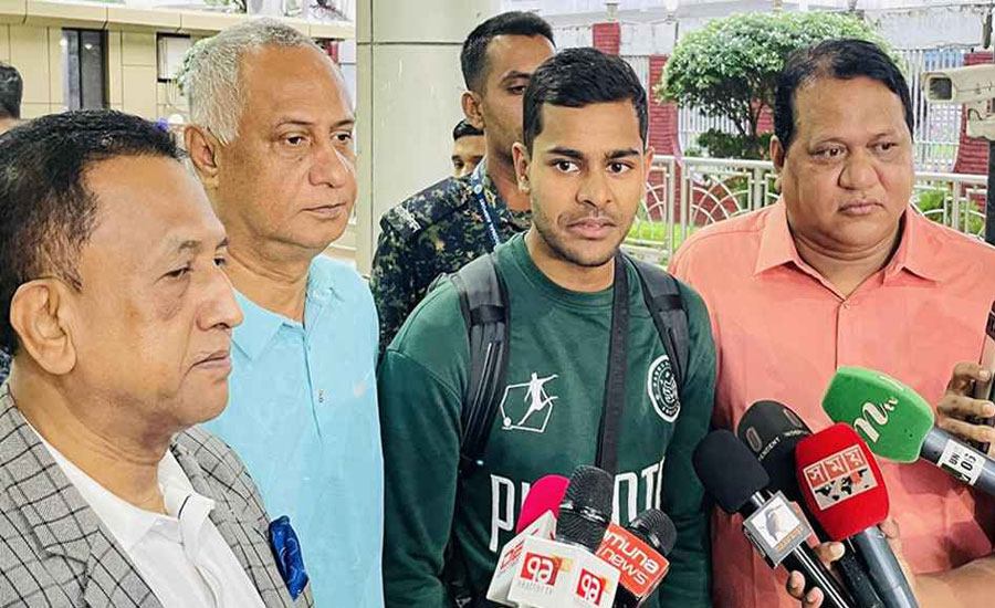 ঢাকায় পা রাখলেন শমিত সোম