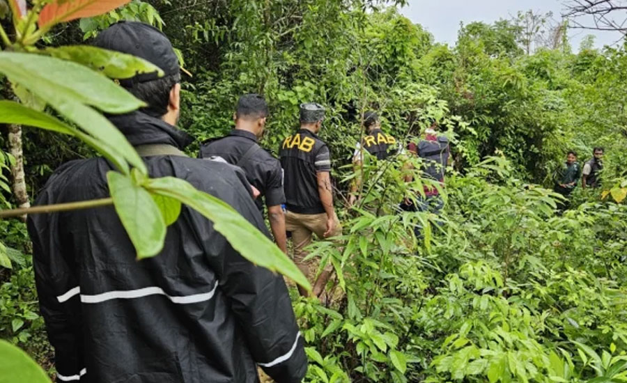 গহীন পাহাড়ে র‌্যাবের অভিযান