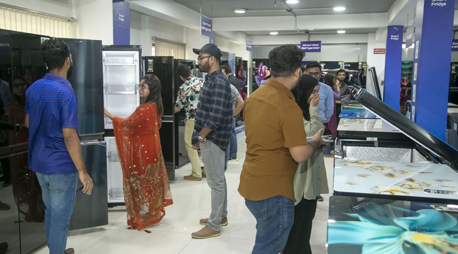 ঈদ উৎসবে জমজমাট ওয়ালটন ফ্রিজ বিক্রি