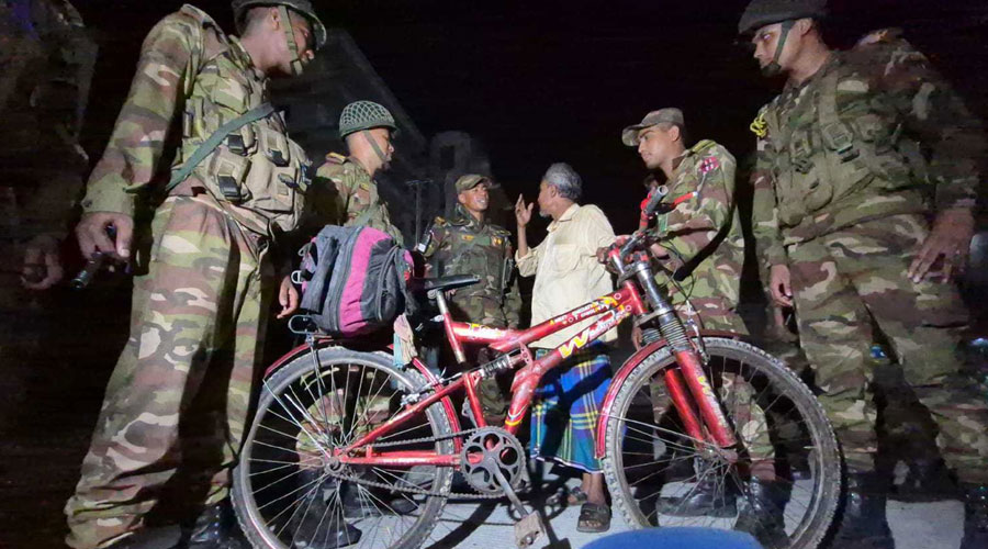 ছেলের মুখে হাসি ফোটাতে ২১ ঘণ্টায় সাইকেলে ২০০ কিমি পাড়ি দিলেন বাবা