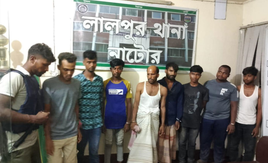 নাটোরে সেনাবাহিনীর অভিযানে  জুয়ার আসর থেকে  আটক ৮