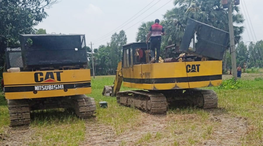 বাগমারায় ফসলি জমিতে চেয়ারম্যানের অবৈধ পুকুর খনন, প্রশাসনের অভিযান 