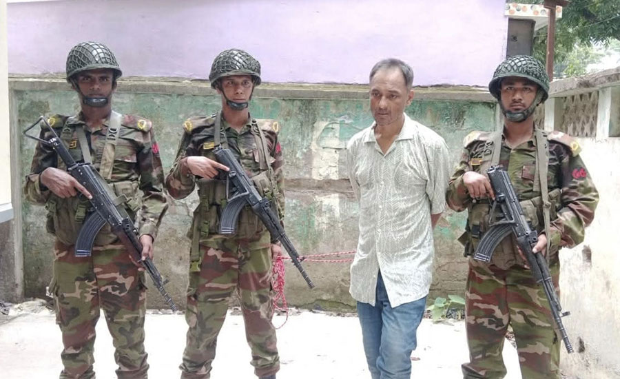 সাবেক এমপি রিফাত আমিনের বাড়িতে অভিযান, অস্ত্র-মাদকসহ ছেলে আটক