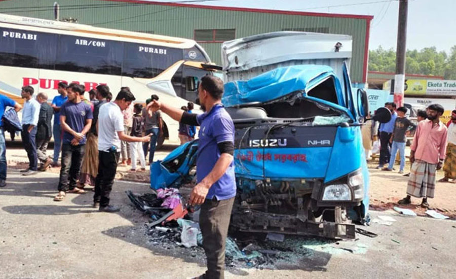 বাস-কাভার্ডভ্যানের সংঘর্ষে বাবা-ছেলেসহ নিহত ৩, আহত ১০