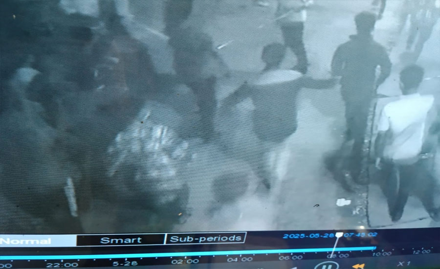 গাজীপুরে ডিস বাণিজ্য কেন্দ্রীক একই দলের দু'গ্রুপে ধাওয়া পাল্টা ধাওয়া