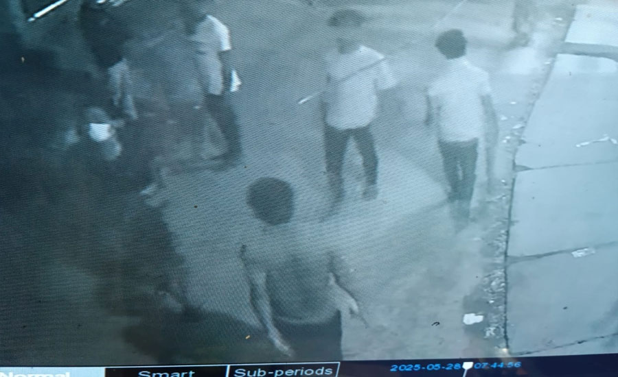 গাজীপুরে ডিস বাণিজ্য কেন্দ্রীক একই দলের দু'গ্রুপে ধাওয়া পাল্টা ধাওয়া