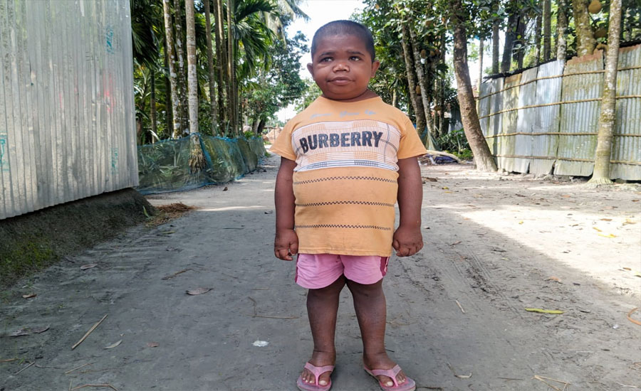 ৮ বছরের শিশুতে আটকে আছে ৪০ বছরের ছমির