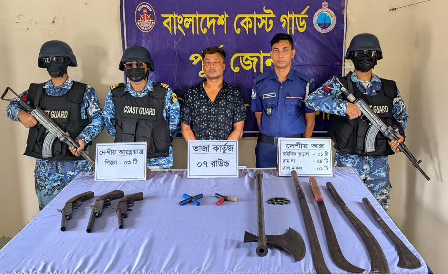 মহেশখালীতে কোস্ট গার্ড ও পুলিশের যৌথ অভিযানে আগ্নেয়াস্ত্রসহ ১জন সন্ত্রাসী আটক