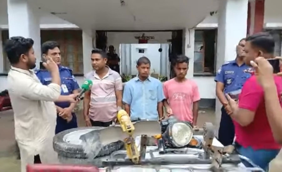 ঠাকুরগাঁওয়ে অভিযান চালিয়ে ইজিবাইক চুরি চক্রের তিন সদস্য গ্রেফতার। 