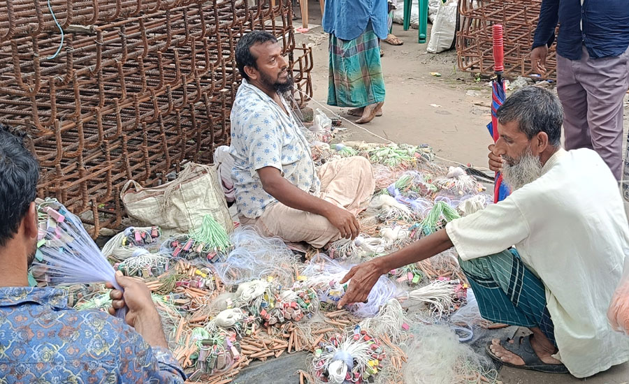 তাড়াশে প্রকাশ্য কারেন্ট জাল বিক্রি