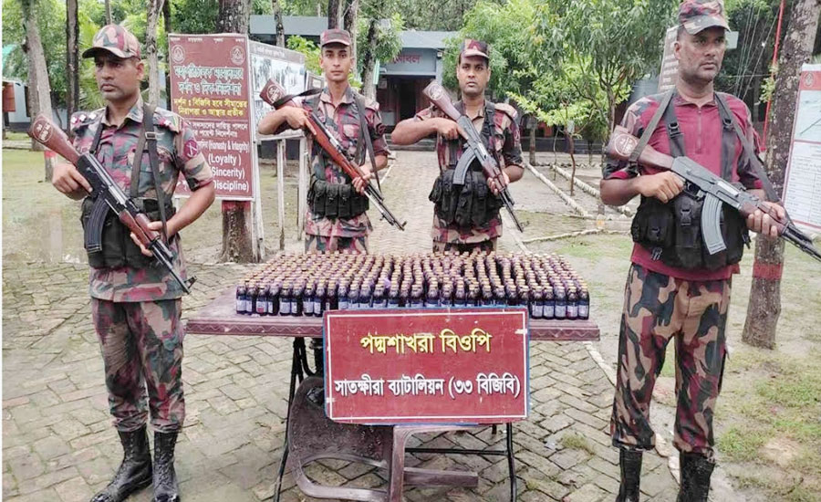 সাতক্ষীরায় বিজিবির অভিযানে ৪শ বোতল নেশাজাতীয় সিরাপসহ ভারতীয় মালামাল জব্দ