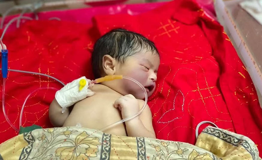 চোখ মেলতেই পৃথিবীর নিষ্ঠুরতা দেখল শিশু, তারপর বিদায়