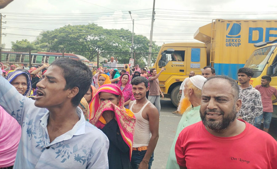 ঢাকা-চট্টগ্রাম মহাসড়ক অবরোধ করে জুট মিল শ্রমিকদের বিক্ষোভ মিছিল 