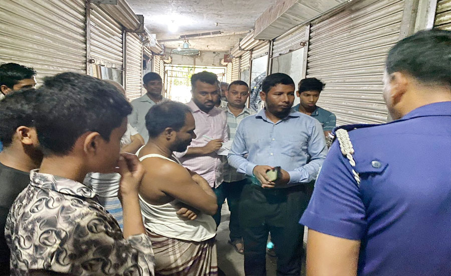 পিরোজপুরে ৬০০ কেজি নিষিদ্ধ পলিথিন জব্দ, ৫০ হাজার টাকা জরিমানা