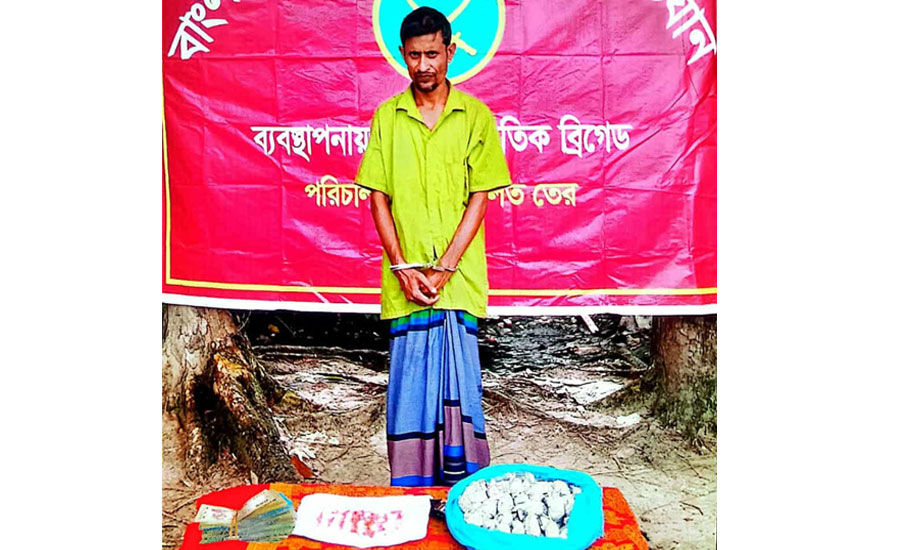 মাধবপুরে ইয়াবা ও গাঁজাসহ মাদক কারবারি আটক 