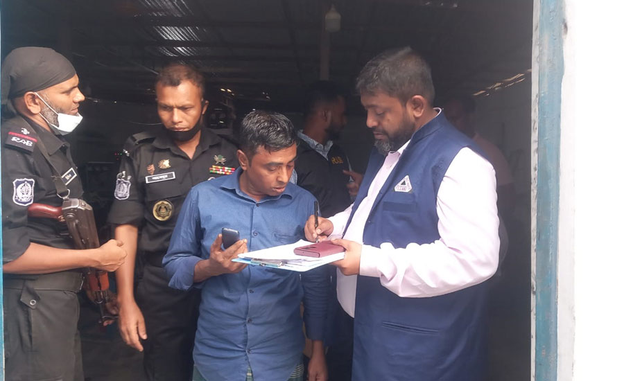 র‍্যাবের ভ্রাম্যমাণ আদালতে গাজীপুরের তিন প্রতিষ্ঠানকে ৭লাখ জরিমানা, প্রতিষ্ঠান সিলগালা