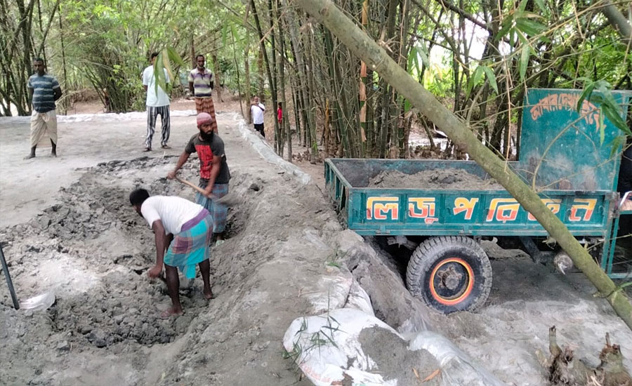 ভূরুঙ্গামারীতে অবৈধভাবে ড্রেজার দিয়ে বালু উত্তোলনের অভিযোগ বিএনপি নেতার বিরুদ্ধে