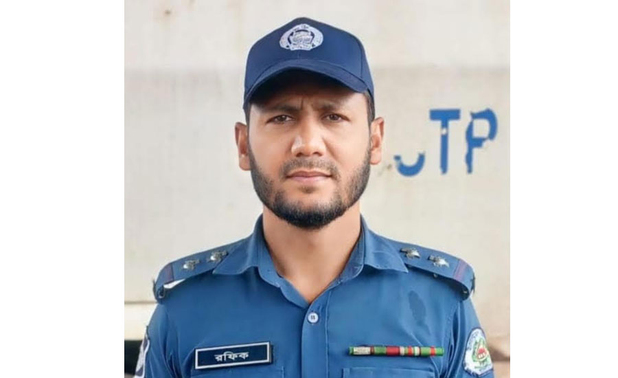 কাপাসিয়ার টোকে মাদক ব্যবসায়ী ও ডাকাতদের আতঙ্ক এসআই রফিক