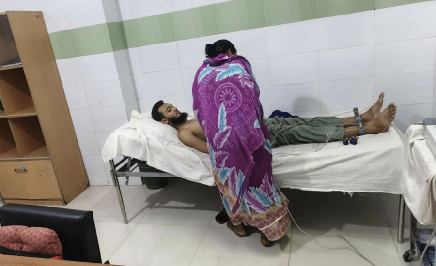 টেকনিশিয়ান নয়, ঝাড়ুদার করলেন ইসিজি! এ কেমন চিকিৎসা ব্যবস্থা বরগুনায়?