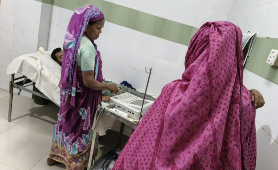 টেকনিশিয়ান নয়, ঝাড়ুদার করলেন ইসিজি! এ কেমন চিকিৎসা ব্যবস্থা বরগুনায়?