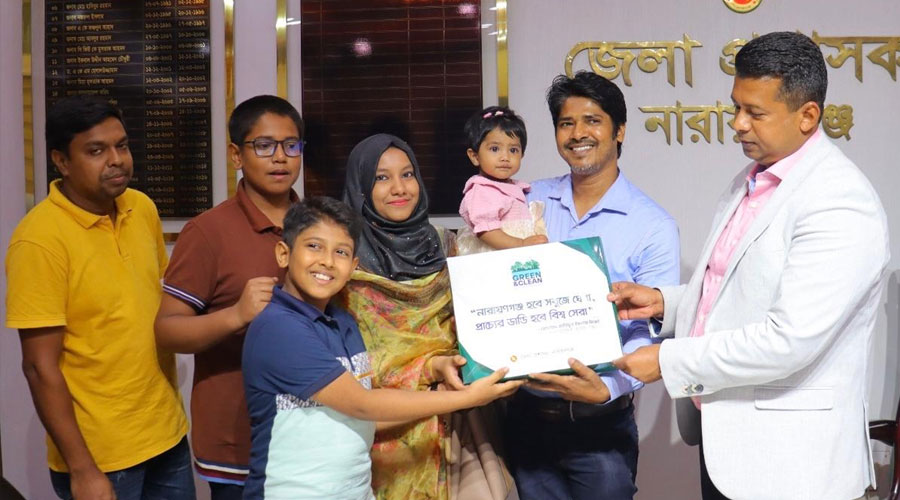 পরিবেশপ্রেমী দম্পতিকে স্বীকৃতি দিলেন নারায়ণগঞ্জ  জেলা প্রশাসক