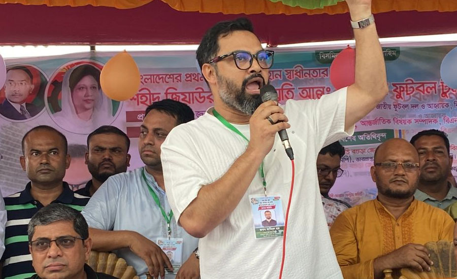 হবিগঞ্জে শহীদ জিয়া ফুটবল টূর্নামেন্টের  ফাইনাল খেলার পুরষ্কার বিতরনীতে আমিনুল হক 