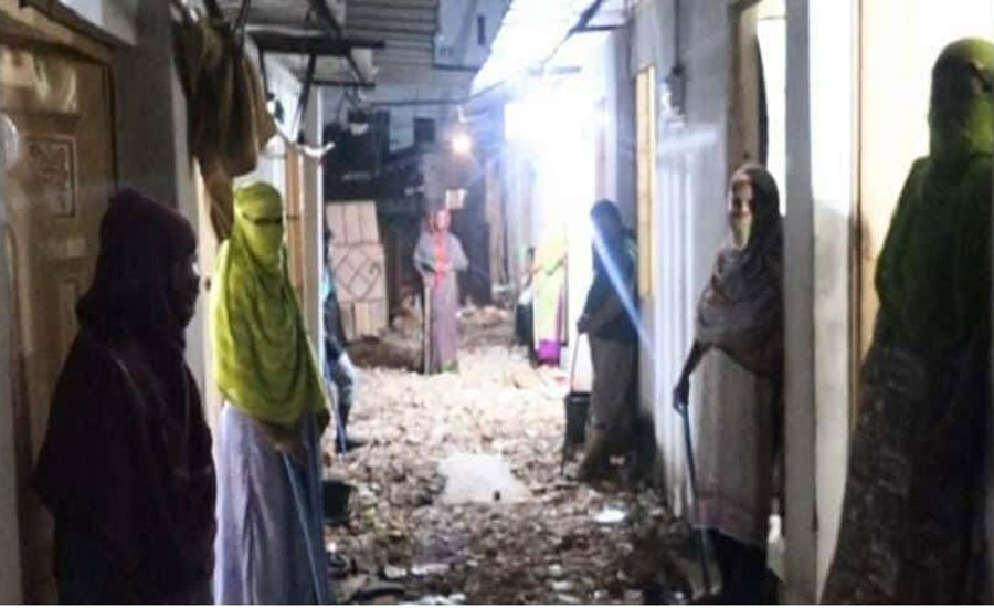 মব হামলার ভয়ে রাতভর লাঠি হাতে নারীদের ঘরবাড়ি পাহারা; আদালতের রায়কে তোয়াক্কা করছেনা দুর্বৃত্তরা 