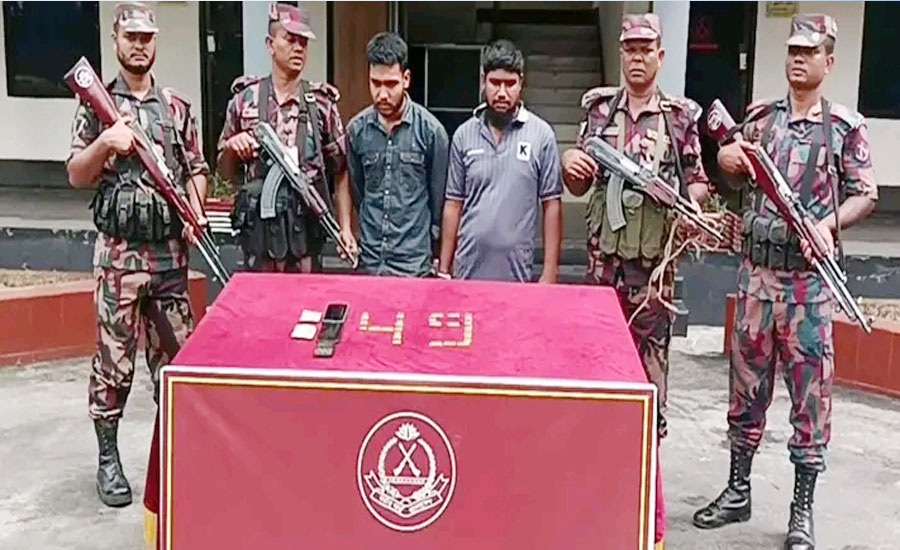 যশোরে ২৩ স্বর্ণের বারসহ দুই পাচারকারী গ্রেপ্তার