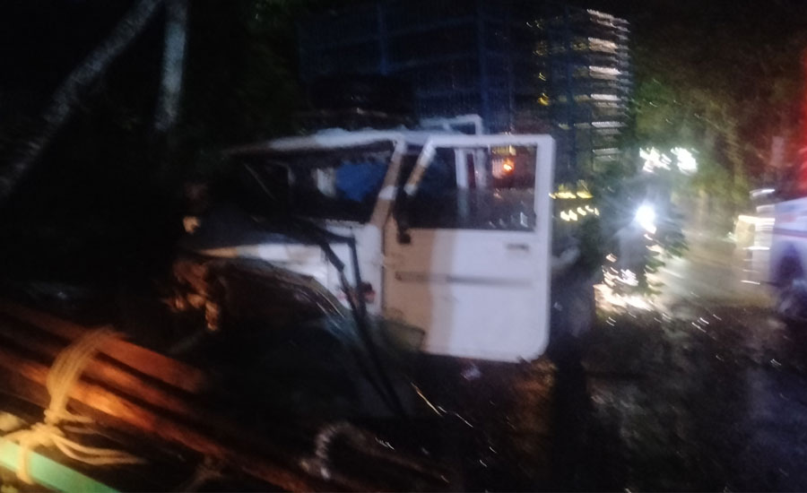 বরিশাল মহাসড়কের নতুন শিকারপুরে পিকআপ ও নসিমন মুখোমুখি সংঘর্ষে আহত ৪