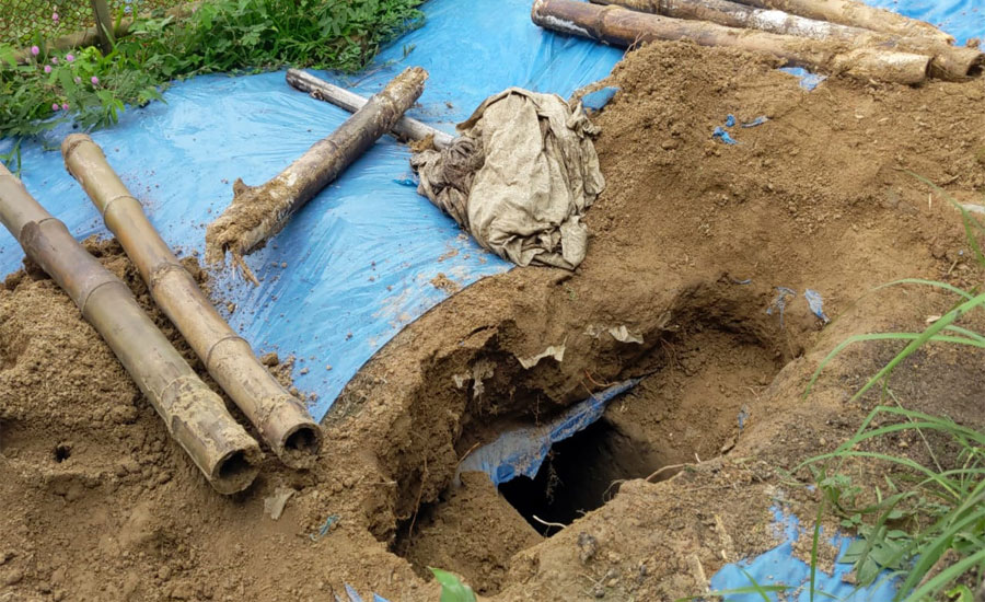 শ্রীপুরে পারিবারিক কবরস্থান থেকে দুটি কঙ্কাল ওধাও