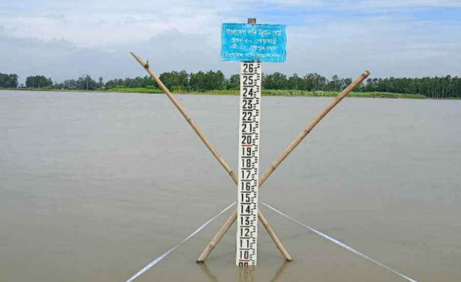টাঙ্গাইলে নদীর পানি বৃদ্ধির ফলে দূর্ভোগে পাড়ের মানুষ 