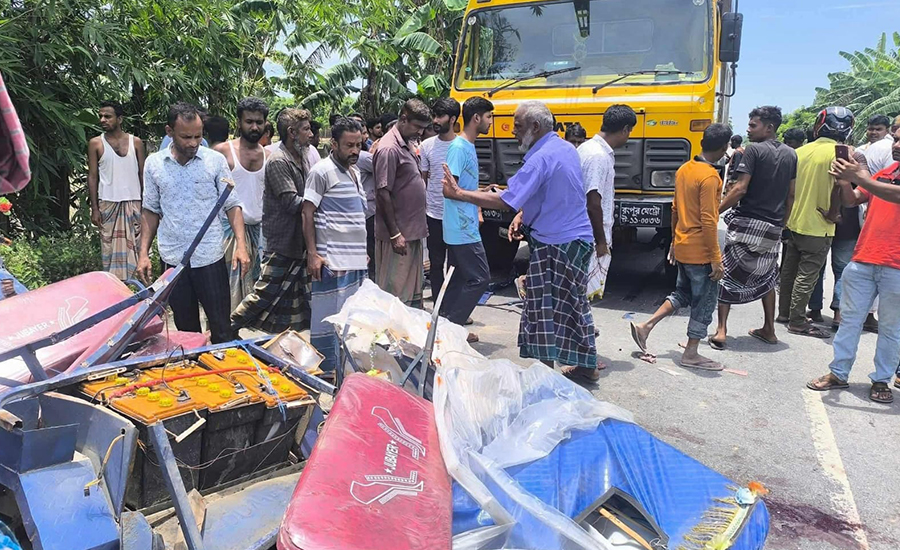 ভূরুঙ্গামারীতে ট্রাক অটোরিকশা মুখোমুখি সংঘর্ষে নিহত ২