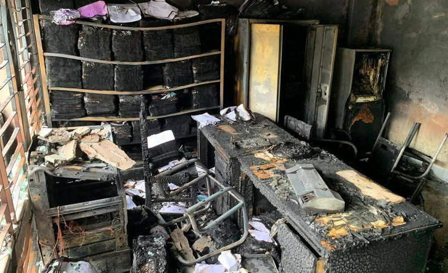 বরগুনা জেলা নির্বাচন অফিসে অগ্নিকাণ্ড, পুড়ে ছাই ব্যালট বাক্স ও গুরুত্বপূর্ণ নথিপত্র