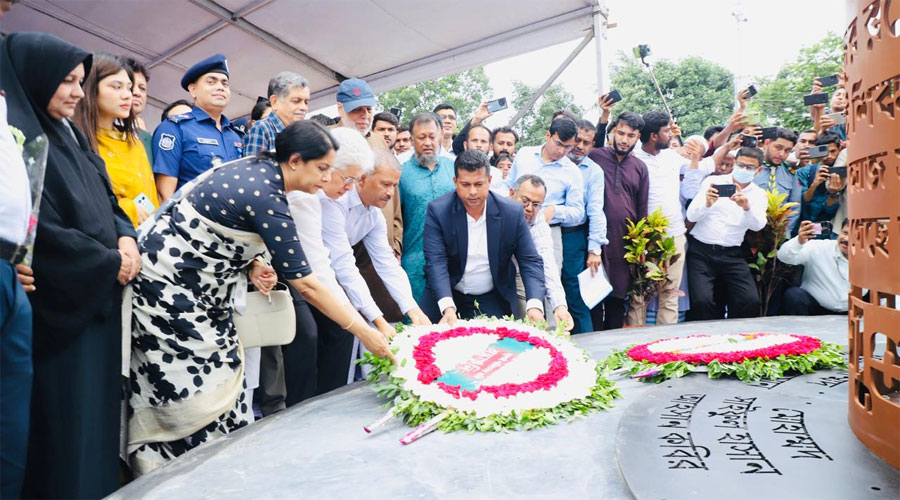 মাত্র চারদিনেই 'জুলাই শহীদ স্মৃতিস্তম্ভ' নির্মাণ করে নজর কাড়লেন নারায়ণগঞ্জ জেলা প্রশাসক