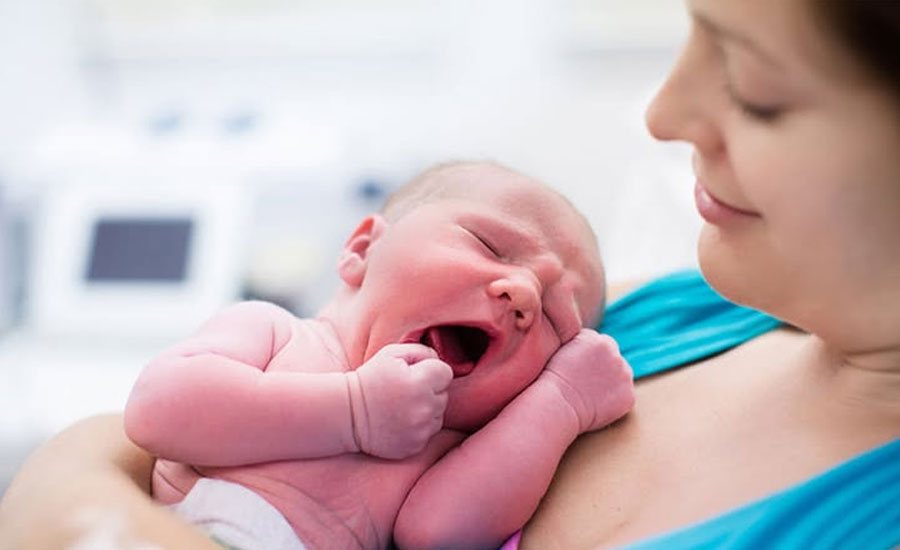 সন্তান প্রসবের ১৭ ঘণ্টা আগে জেনেছেন, তিনি অন্তঃসত্ত্বা