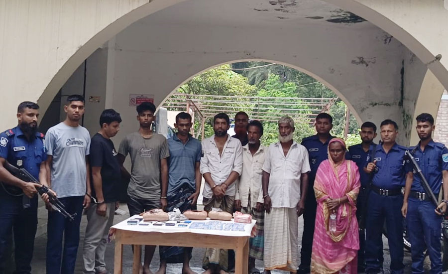 মধুখালীতে পুলিশ ও সেনাবাহিনীর যৌথ অভিযানে মাদক-ওয়ারেন্টসহ ২৫ আসামি গ্রেপ্তার