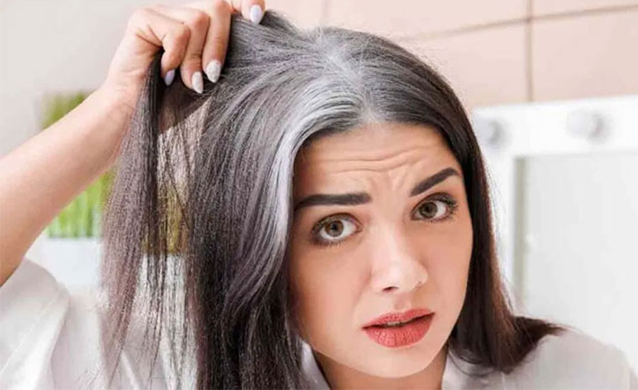 কোন ভিটামিনের অভাবে অকালে চুল পাকে?