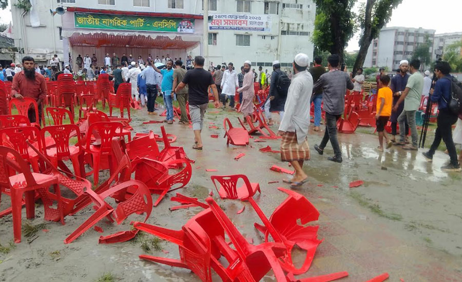 ‘জয় বাংলা’ স্লোগান দিয়ে গোপালগঞ্জে এনসিপির সমাবেশ মঞ্চে হামলা