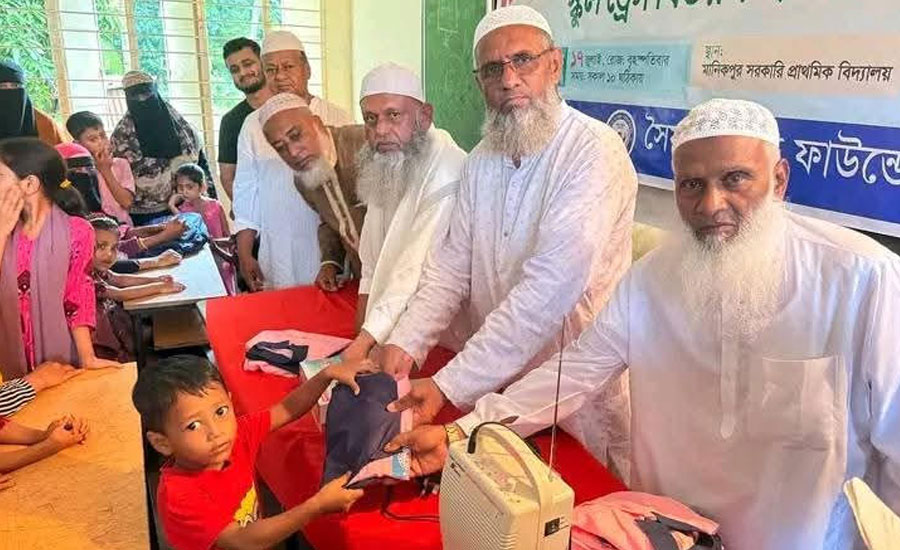 সেনবাগে শিক্ষার্থীর মাঝে স্কুলড্রেস বিতরণ