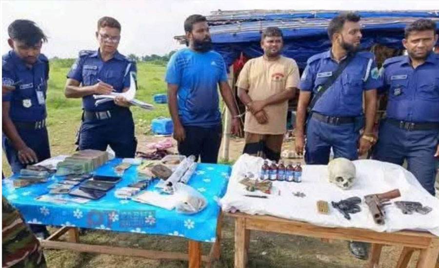 নাটোরে সেনাবাহিনীর অভিযানে অস্ত্র ও মাদক সহ গ্রেফতার দুই 