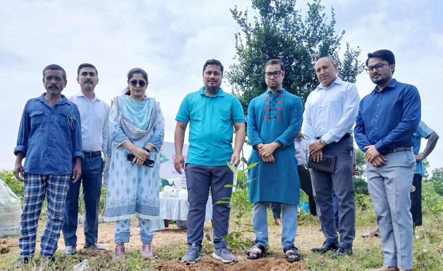 সিলেট সদর উপজেলায় মালনীছড়া ২য় খন্ড মৌজার উদ্ধারকৃত খাস জমিতে জেলা প্রশাসকের  বৃক্ষরোপণ!